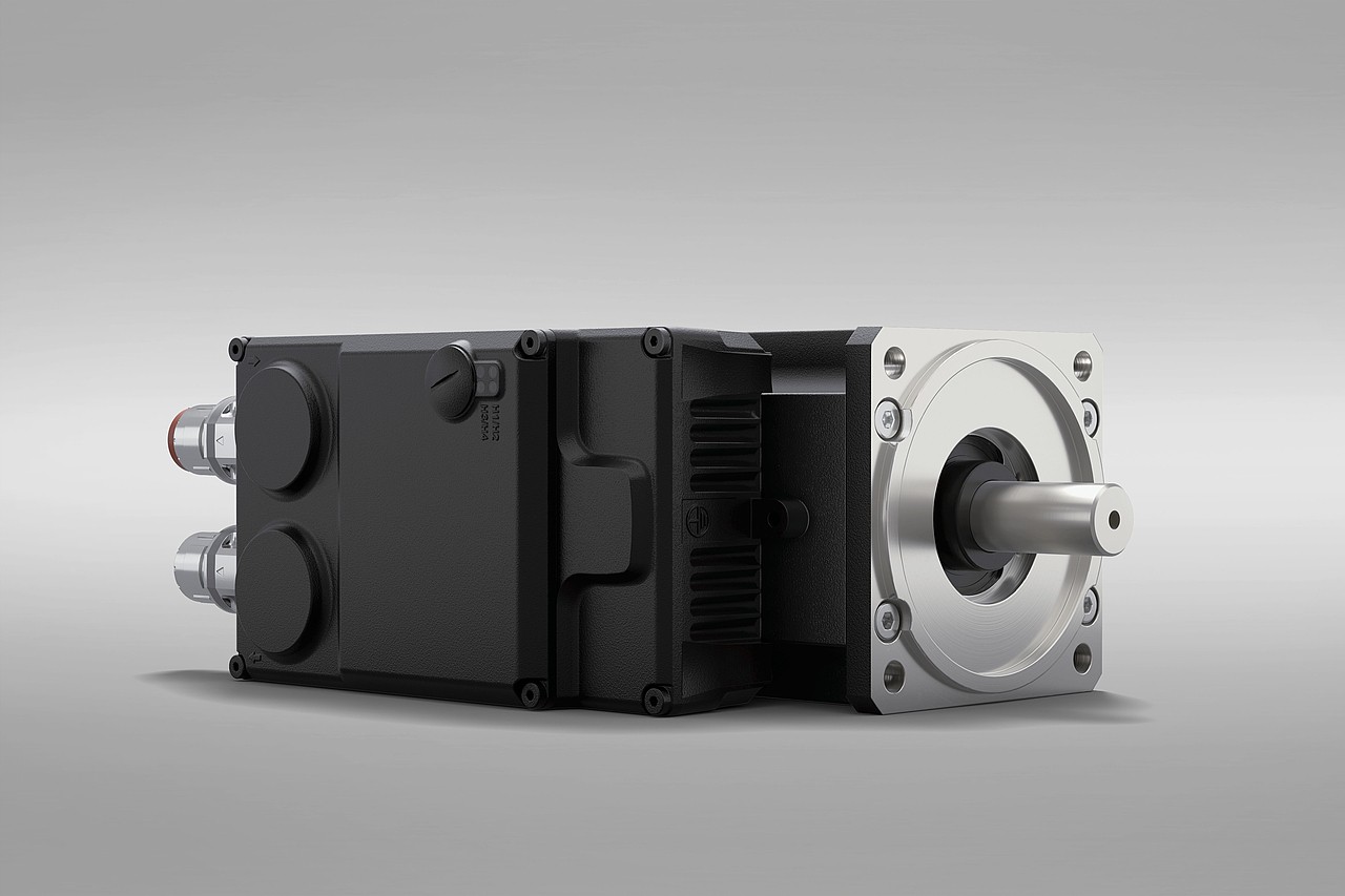 Synchronous servo motor with integrated inverter and daisy-chain