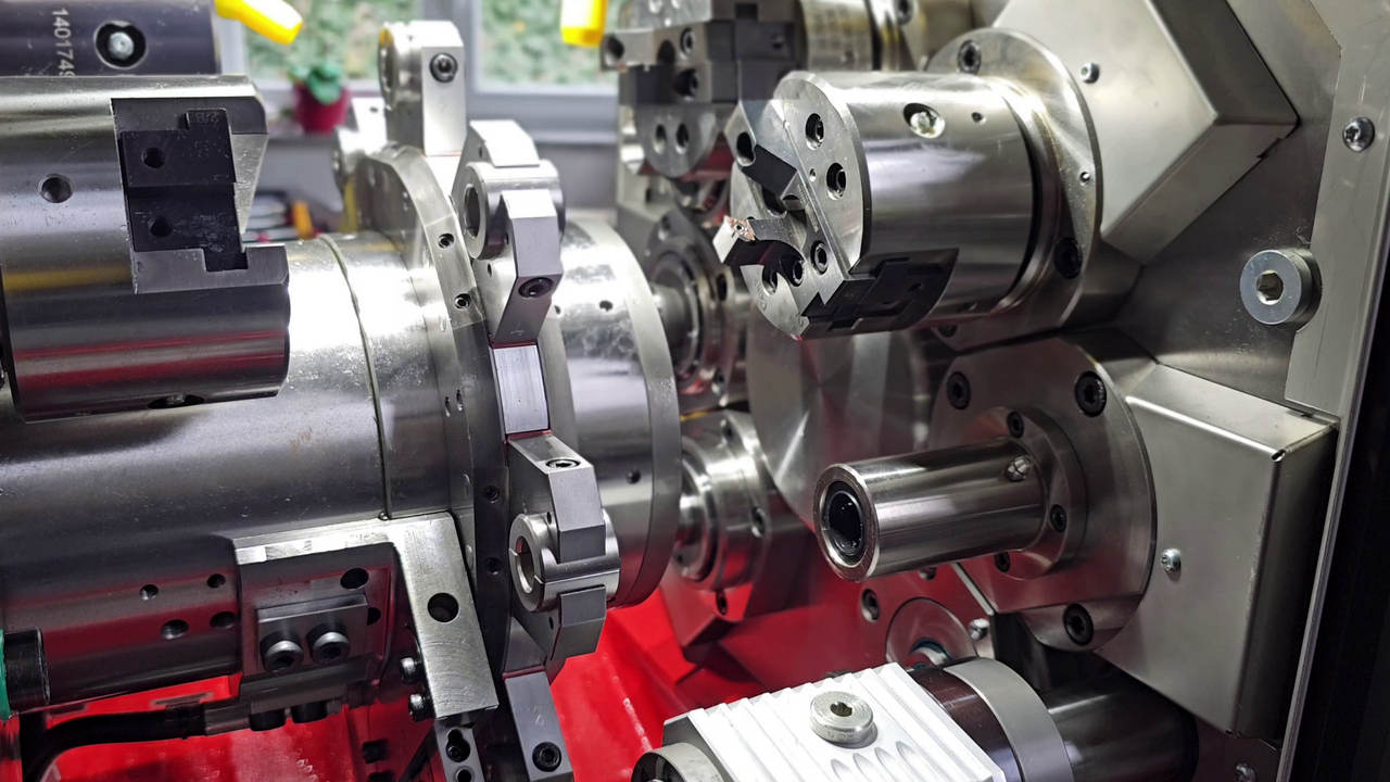 Jede Station der Wolf TSM 280 wird flexibel über CNC-Funktionen angesteuert. Dazu sind diese mit konfigurierbaren Funktionseinheiten ausgestattet.